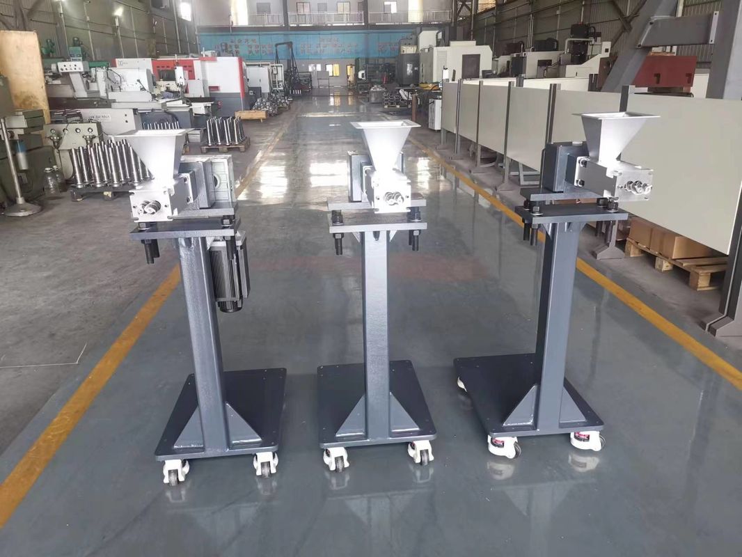 Plastik Ekstrüder vida makinesi, 58 mm ikiz vida ekstrüder için titreşimli dönen yan besleyici