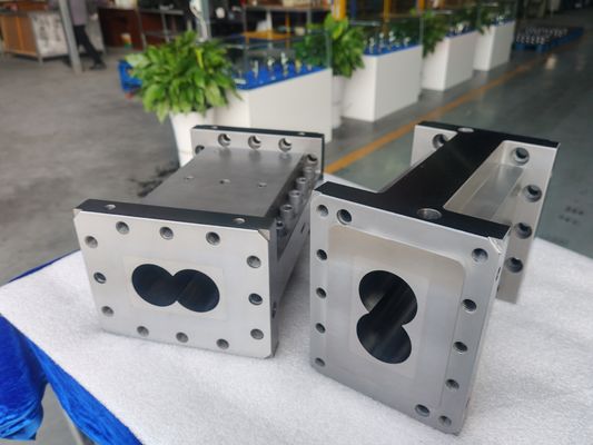 Yüksek hassasiyetli OEM Çift vidalı ekstrüder 0.05 mm Tolerançlar ve Avantaj için 50 Fıçı